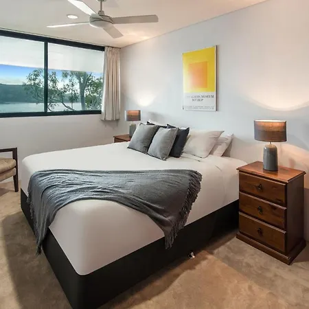 Waves 5 Luxury 3 Bedroom Breathtaking Ocean Views Central Location-3